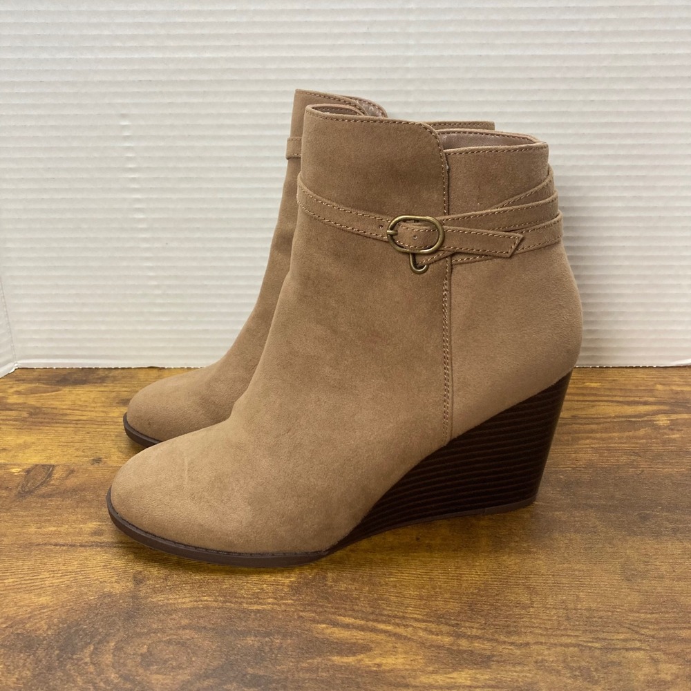 Womens Taupe Suede Wedge Ankle Boots Side Zipper Buckle Detail Size 7 Fall Cozy